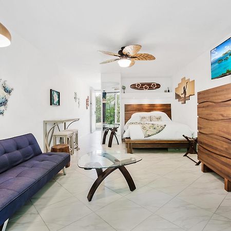 Downtown Hawaiian Theme Condo With Hot Tub, Pool & Beach - Kona Islander Inn Кайлуа Кона Екстериор снимка