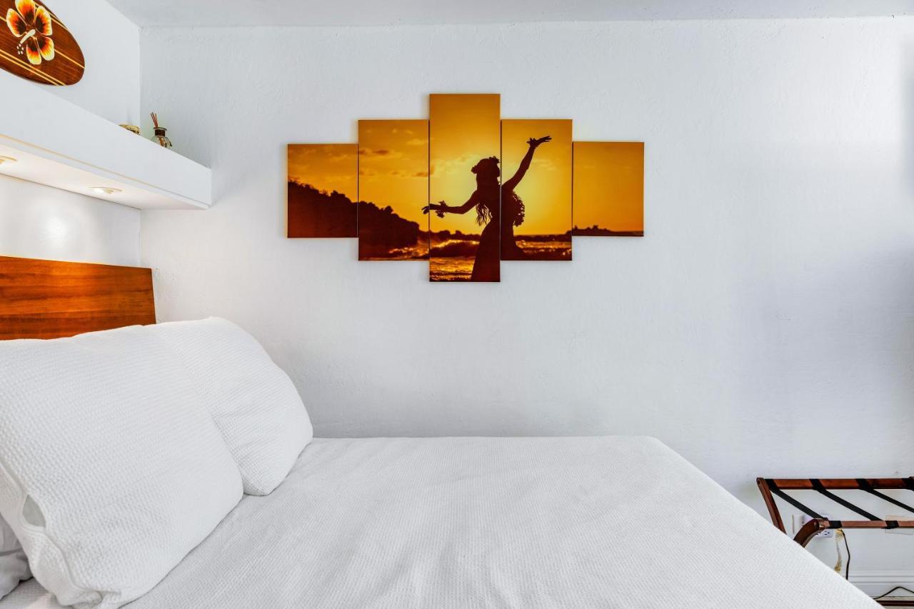 Downtown Hawaiian Theme Condo With Hot Tub, Pool & Beach - Kona Islander Inn Кайлуа Кона Екстериор снимка