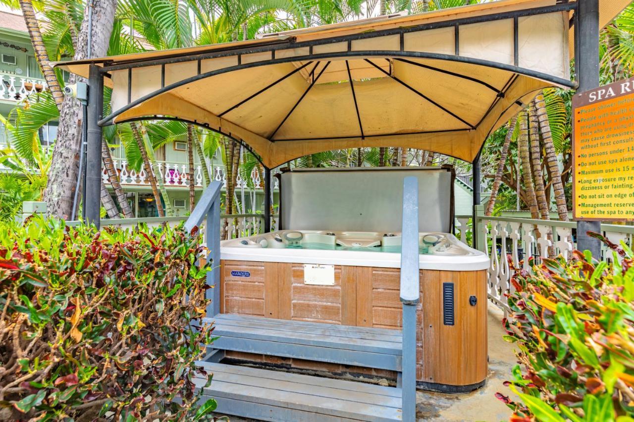 Downtown Hawaiian Theme Condo With Hot Tub, Pool & Beach - Kona Islander Inn Кайлуа Кона Екстериор снимка