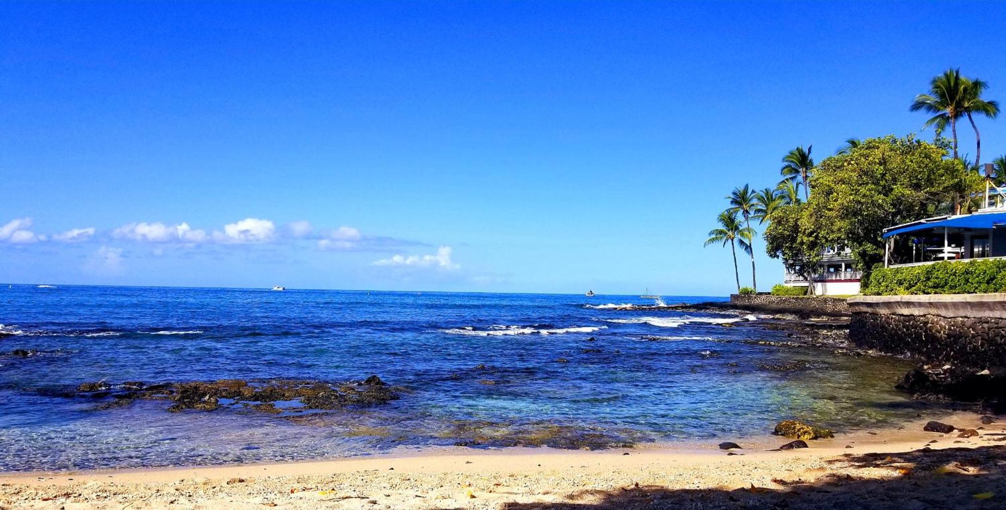 Downtown Hawaiian Theme Condo With Hot Tub, Pool & Beach - Kona Islander Inn Кайлуа Кона Екстериор снимка