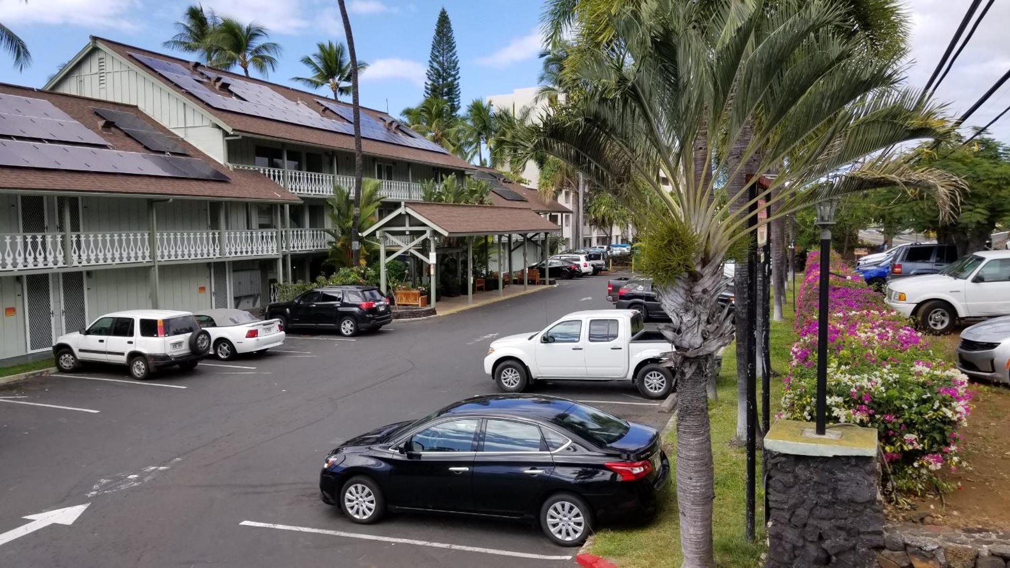 Downtown Hawaiian Theme Condo With Hot Tub, Pool & Beach - Kona Islander Inn Кайлуа Кона Екстериор снимка
