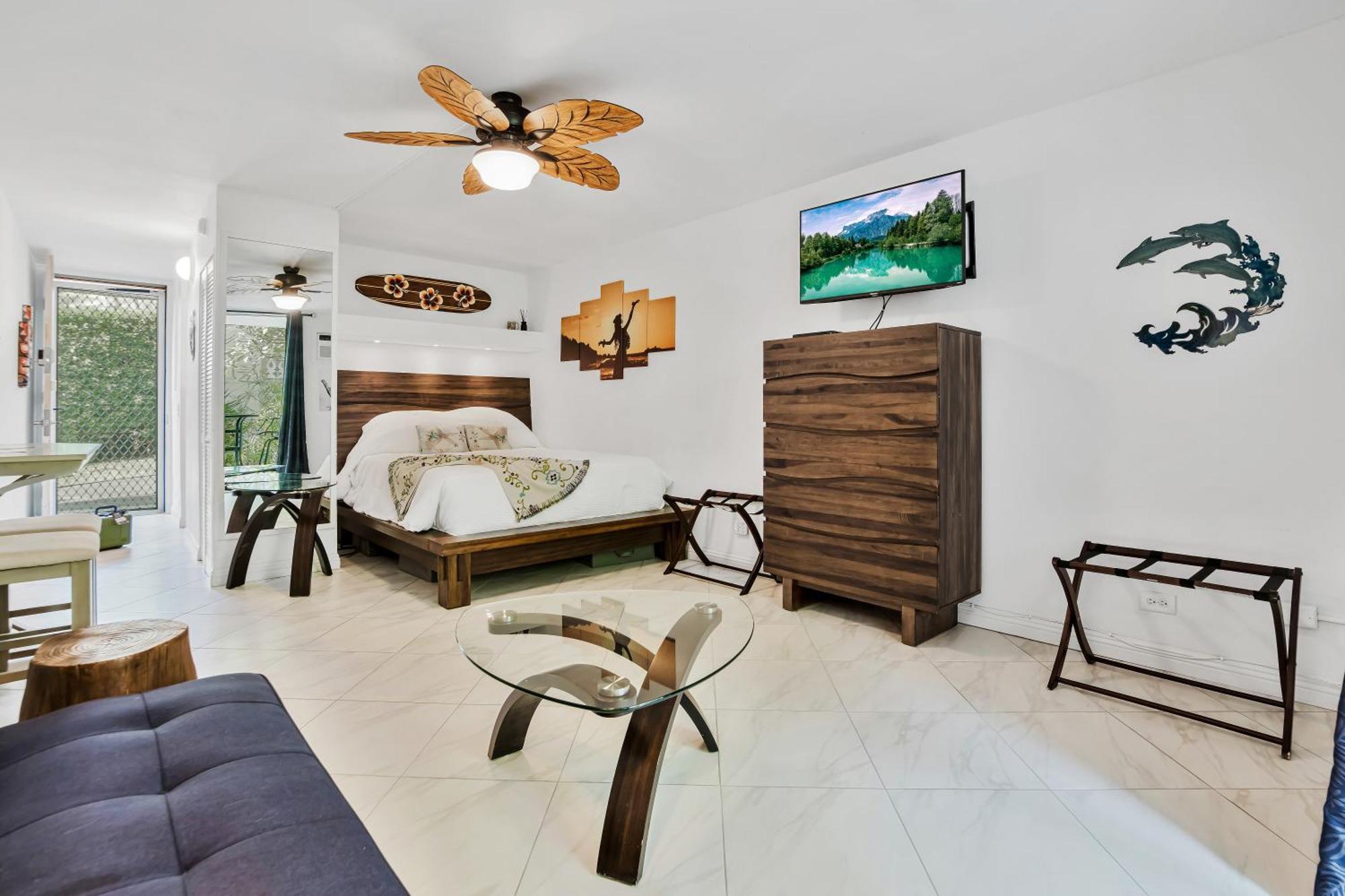 Downtown Hawaiian Theme Condo With Hot Tub, Pool & Beach - Kona Islander Inn Кайлуа Кона Екстериор снимка